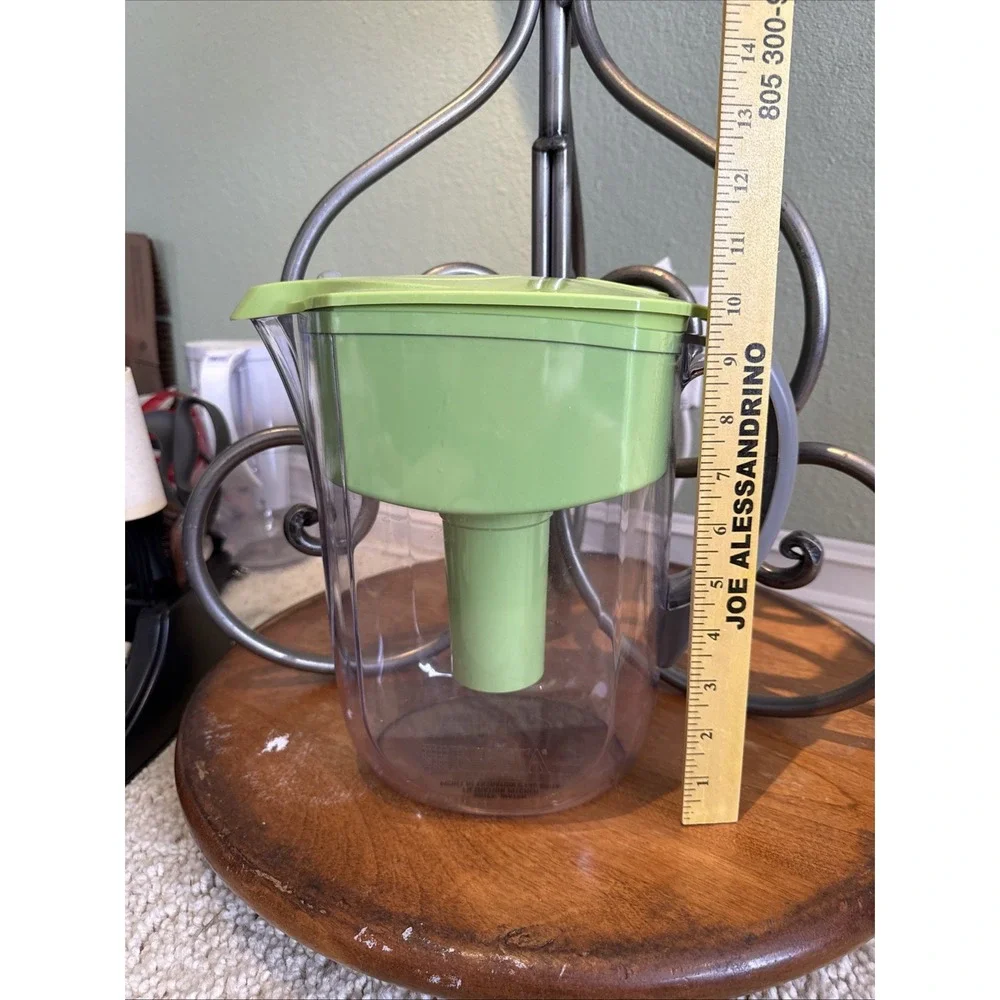 Brita Grand Water Filtration 10 Cup Green Top Water Pitcher  W/ 3 new filters